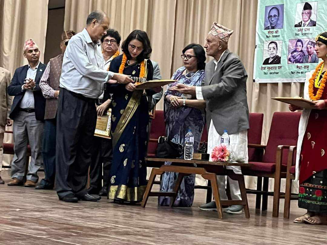 पन्त स्मृति प्रतिष्ठानद्वारा विभिन्न सर्जकहरु पुरस्कृत